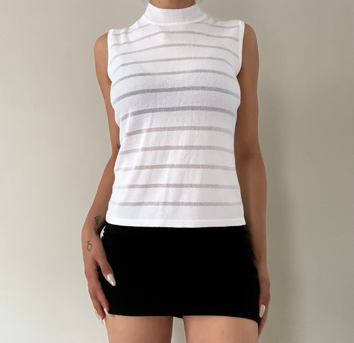 White Mesh Panel Tank