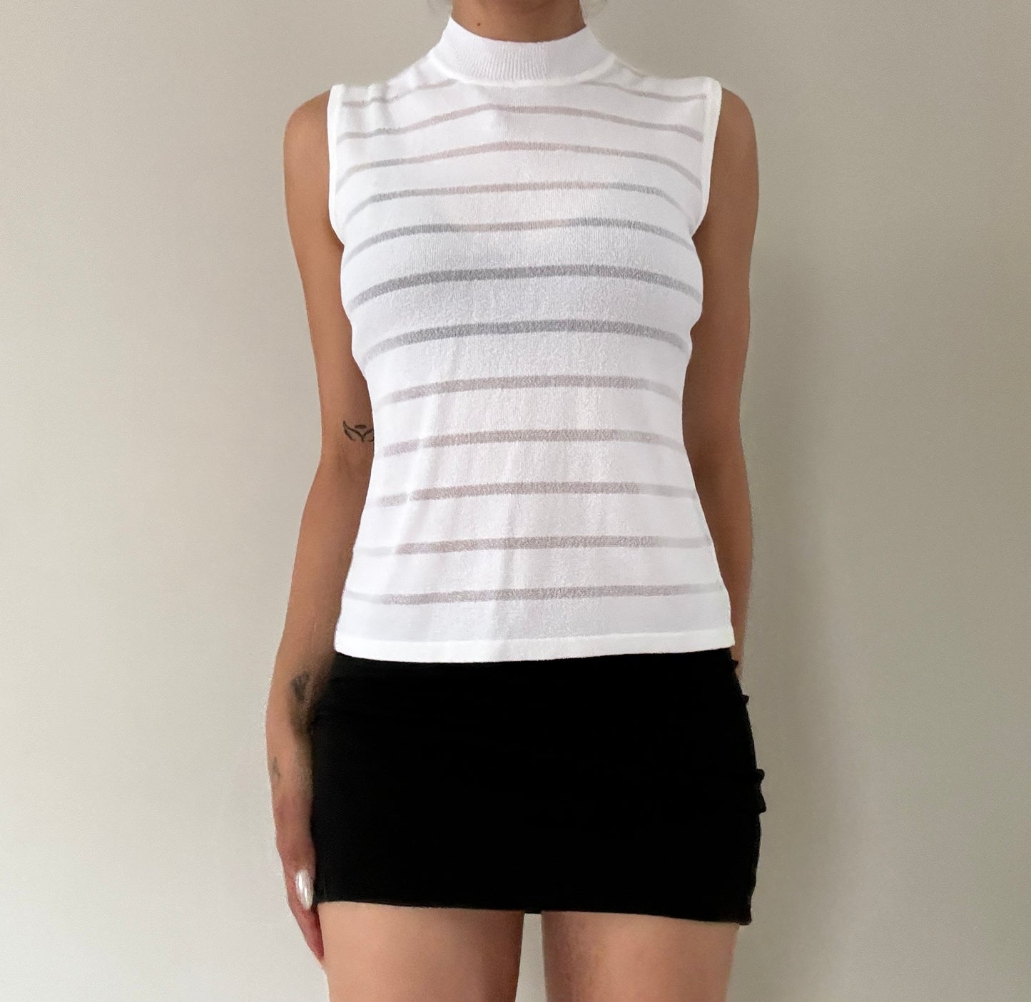 White Mesh Panel Tank