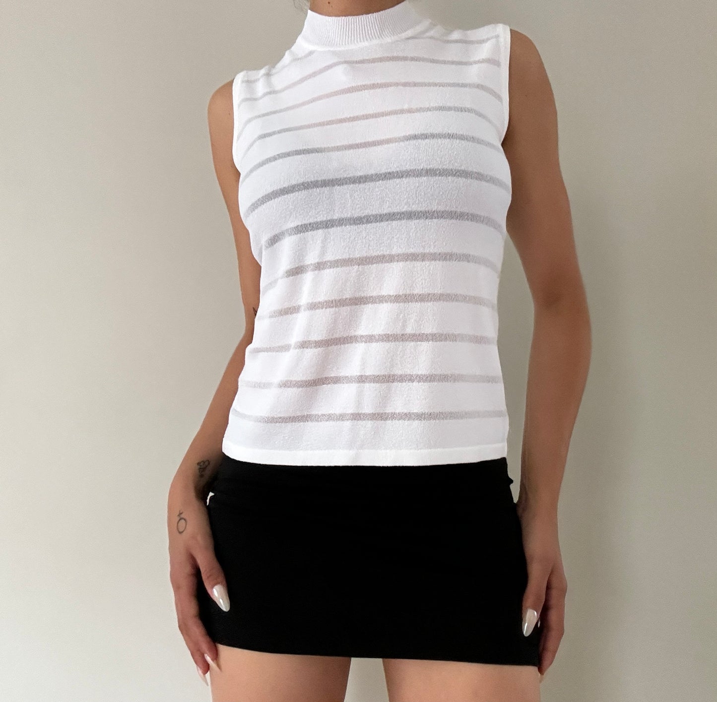 White Mesh Panel Tank